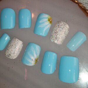 24pc Daisy Petal and Blue 💙 with Glitter Fun